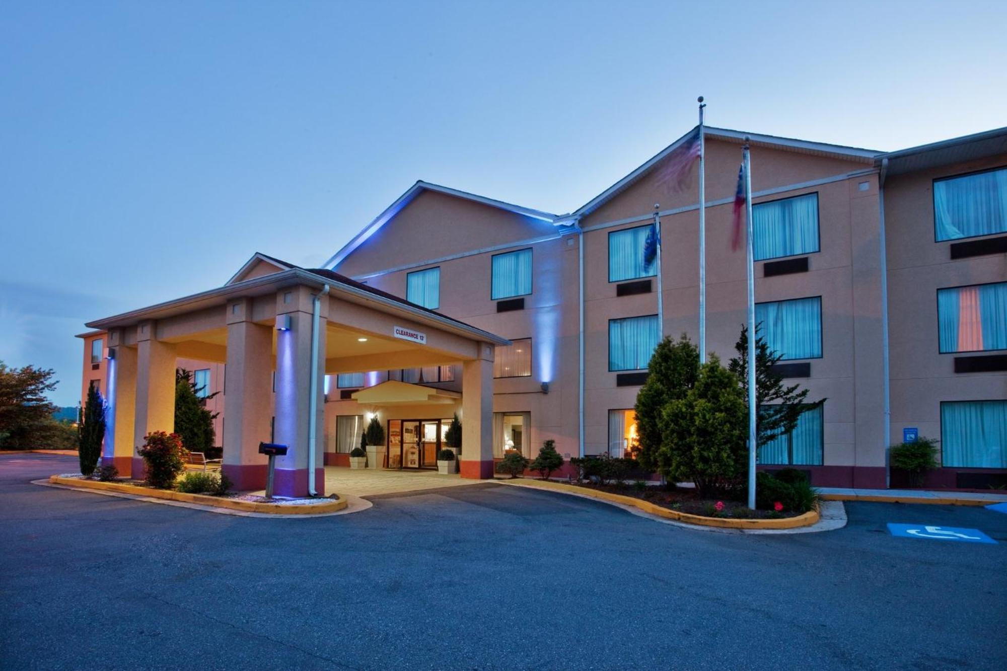 Holiday Inn Express Hotel & Suites Hiawassee, An Ihg Hotel Exterior photo